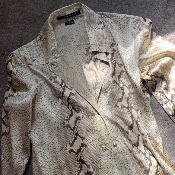 Theory Petite Silk Python Button down - Picture 2 of 11